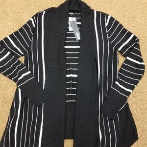 NWT APT. 9 SIZE M  BLACK/WHITE STRIPE SWEATER 0☆